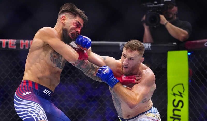 ilia topuria justin gaethje punch
