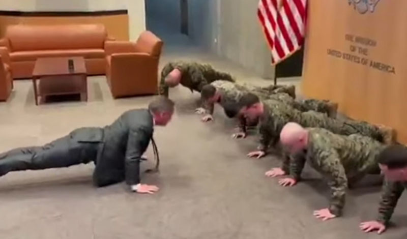 mike waltz push ups