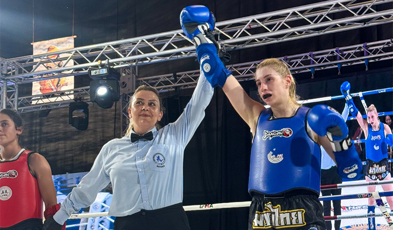 &Eta; &Chi;&rho;&iota;&sigma;&tau;ί&nu;&alpha; &Zeta;ά&mu;&pi;&omicron;&upsilon;&rho;&alpha; &nu;&iota;&kappa;ά &tau;&eta;&nu; &Lambda;&iota;&beta;&alpha;&nu;έ&zeta;&alpha; &pi;&rho;&omega;&tau;&alpha;&theta;&lambda;ή&tau;&rho;&iota;&alpha; &sigma;&tau;&omicron; &Pi;&alpha;&gamma;&kappa;ό&sigma;&mu;&iota;&omicron; &Pi;&rho;&omega;&tau;ά&theta;&lambda;&eta;&mu;&alpha; Muaythai &tau;&eta;&sigmaf; IFMA &sigma;&tau;&eta;&nu; &Pi;ά&tau;&rho;&alpha;