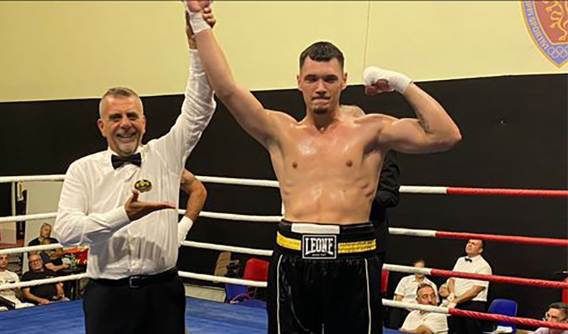 &Omicron; &pi;&upsilon;&gamma;&mu;ά&chi;&omicron;&sigmaf; &Iota;&sigma;ί&delta;&omega;&rho;&omicron;&sigmaf; &Kappa;&epsilon;&phi;&alpha;&lambda;&lambda;&eta;&nu;ό&sigmaf;