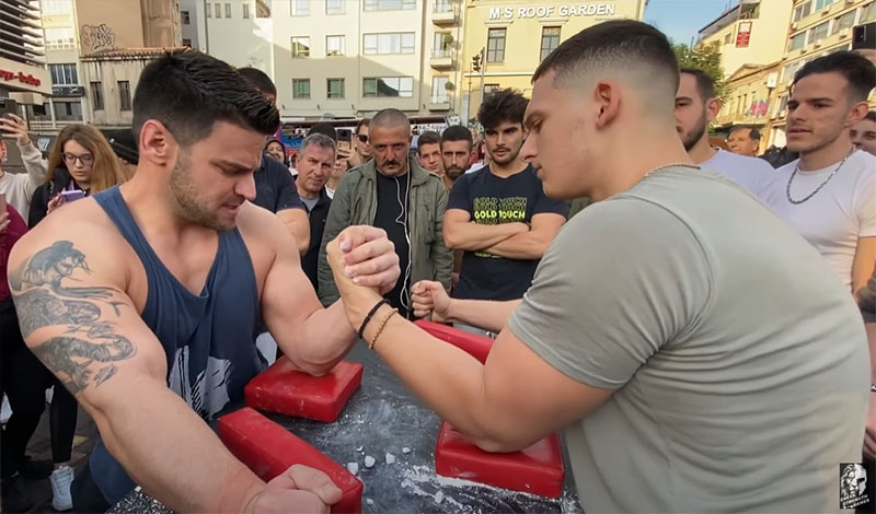 prokliseis xeiropalis armwrestling
