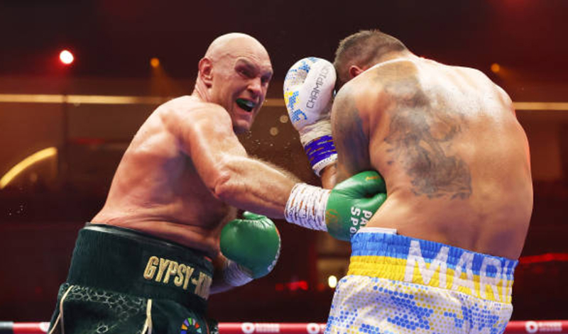 tyson fury olesksandr usyk punches