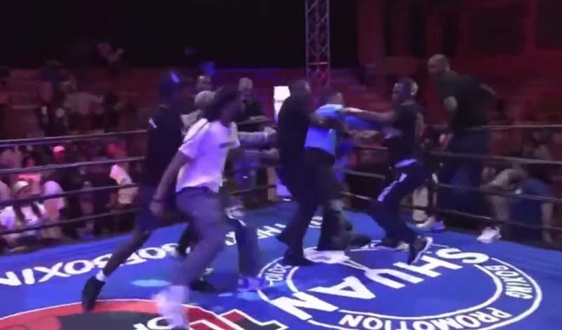 epithesi se diaititi