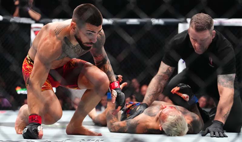 ilia topuria charles oliveira ufc 317 ko