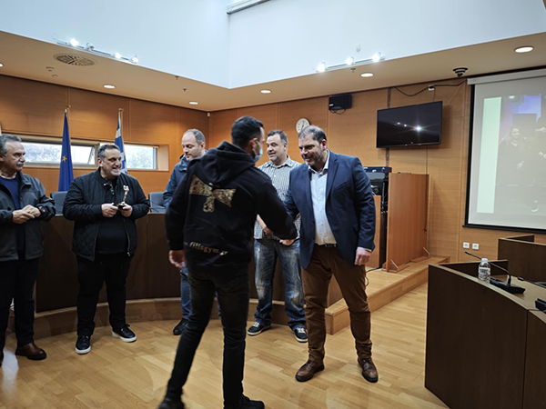 nikos filis vraveusi dimon 5